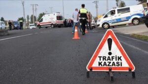 kuzey marmara otoyolunda otomobil kamyonete carpti 3 yarali 5vk59Tri.jpg