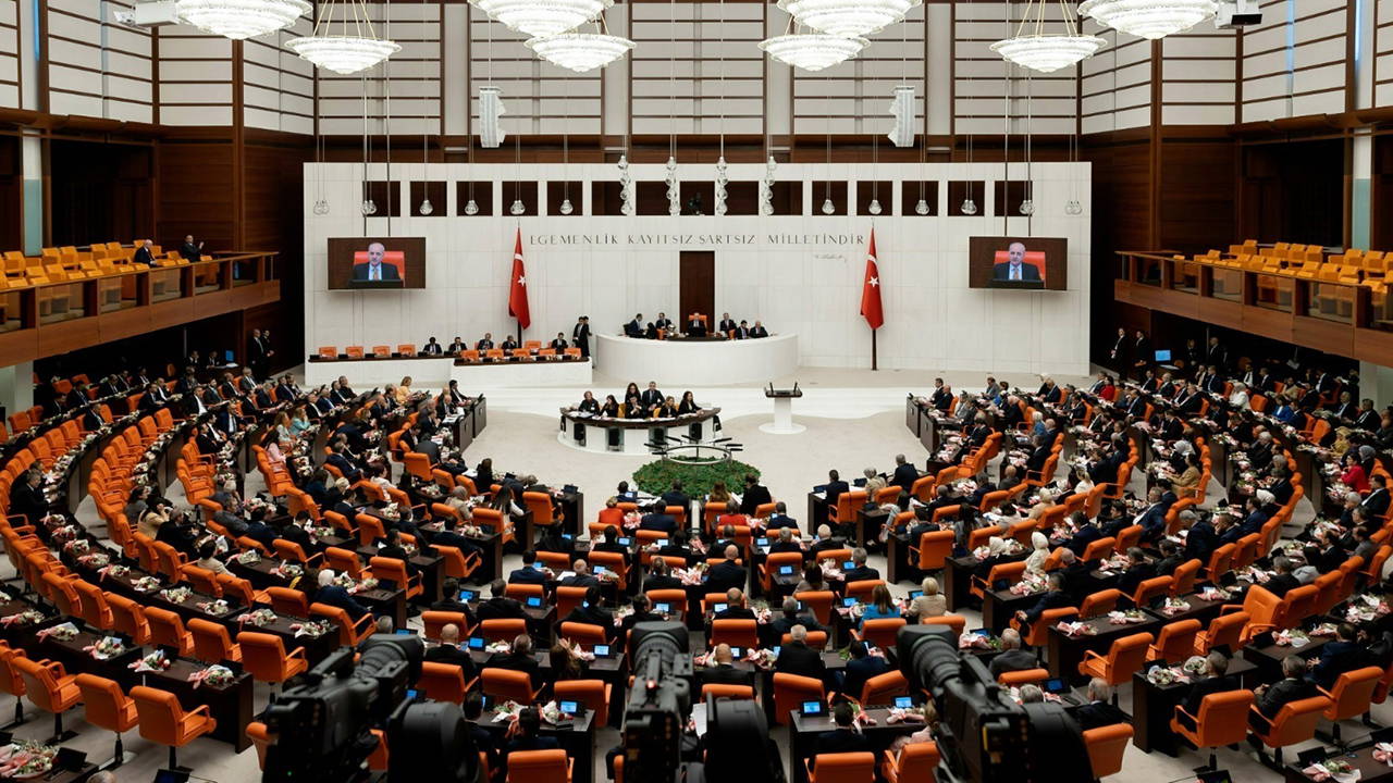 chpnin-kumpas-davalariyla-siyasetin-dizayn-edilmesi-hakkindaki-onergesi-akp-ile-mhpnin-oylariyla-reddedildi-H8djVfGE