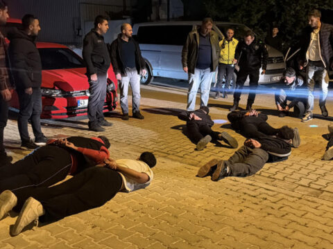 Polis ‘çatışma’ ihbarıyla alarma geçti, karşısında ilginç bir manzara buldu