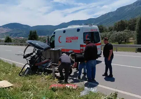 TIR, Elektrikli Bisiklete Çarptı: 1 Ölü, 4 Yaralı
